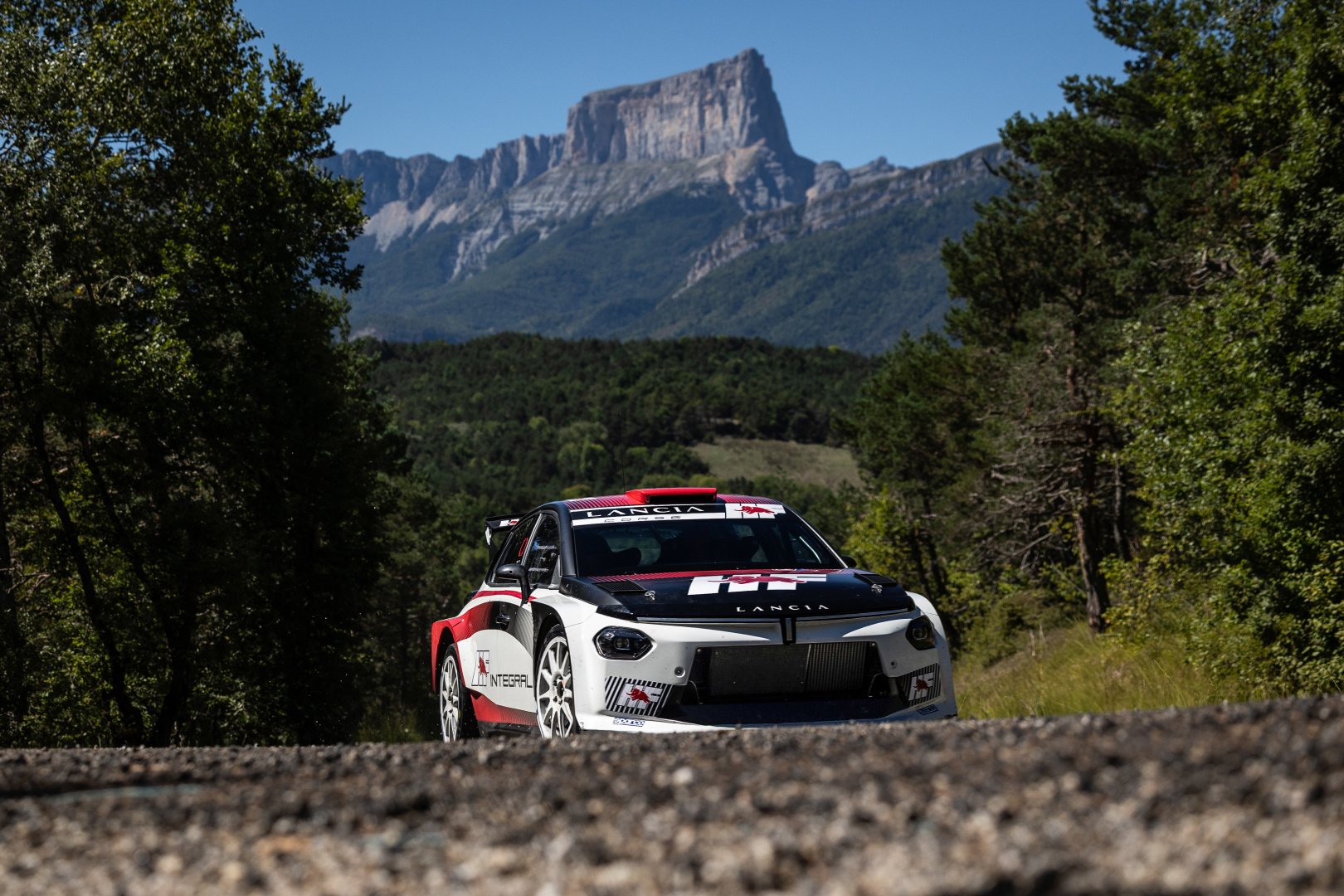 SMALL_YPSILONHFINTEGRALETEST (1)